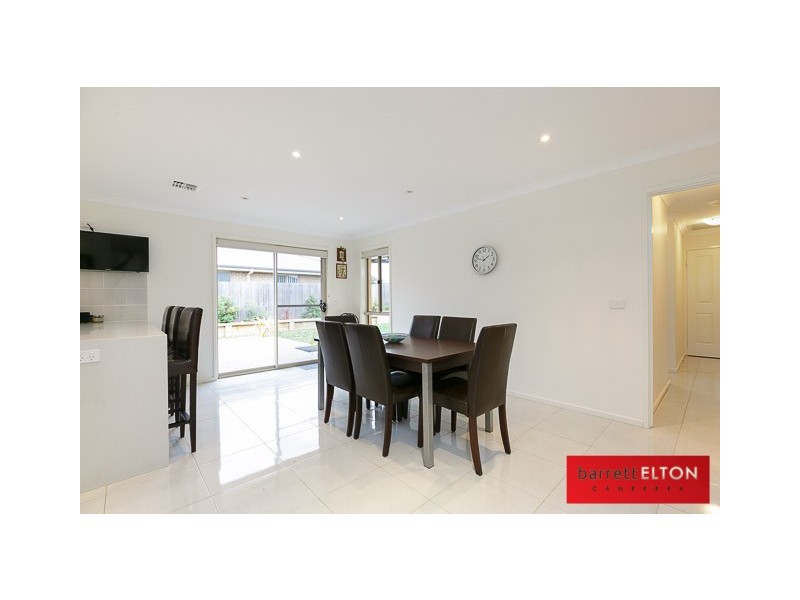 16 Gordon Withnall Crescent, Dunlop ACT 2615