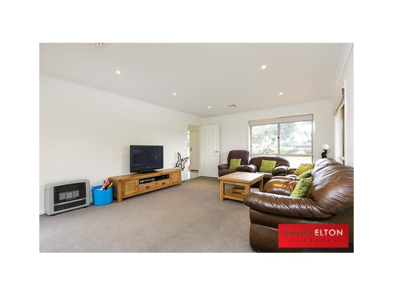16 Gordon Withnall Crescent, Dunlop ACT 2615