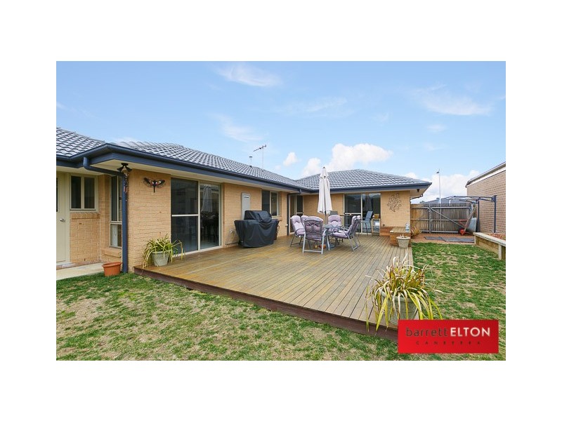 16 Gordon Withnall Crescent, Dunlop ACT 2615