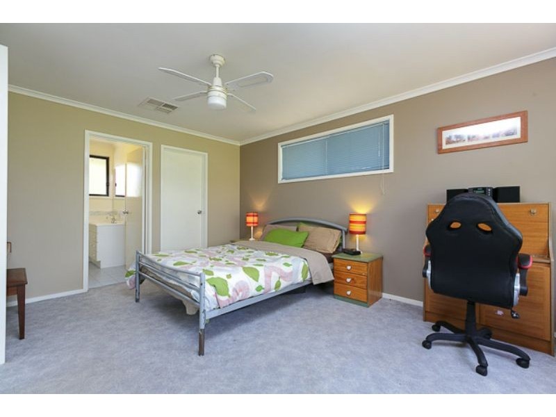 8 Nicholls Place, Higgins ACT 2615