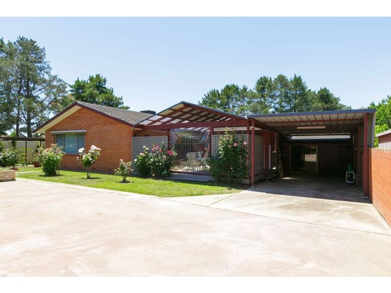 42 Lindrum Crescent, Holt ACT 2615