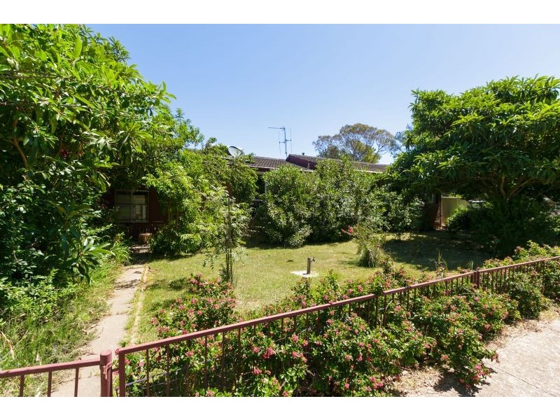 42 Lindrum Crescent, Holt ACT 2615