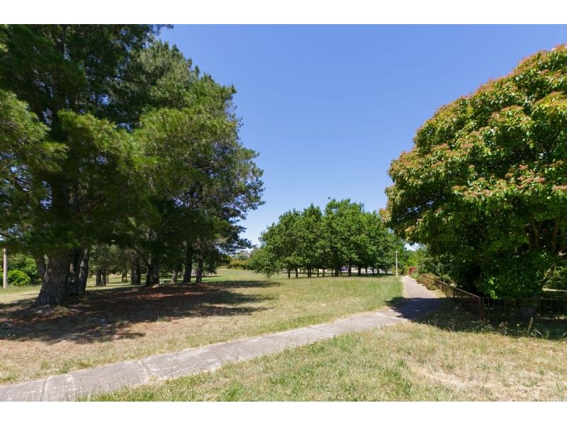 42 Lindrum Crescent, Holt ACT 2615