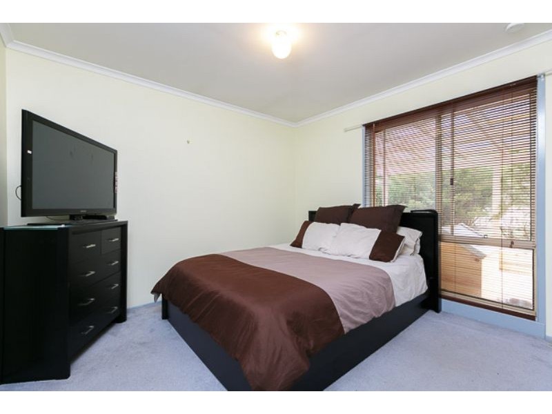 9 Thornhill Crescent, Dunlop ACT 2615