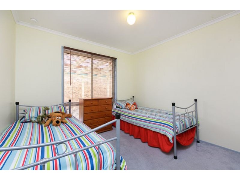 9 Thornhill Crescent, Dunlop ACT 2615
