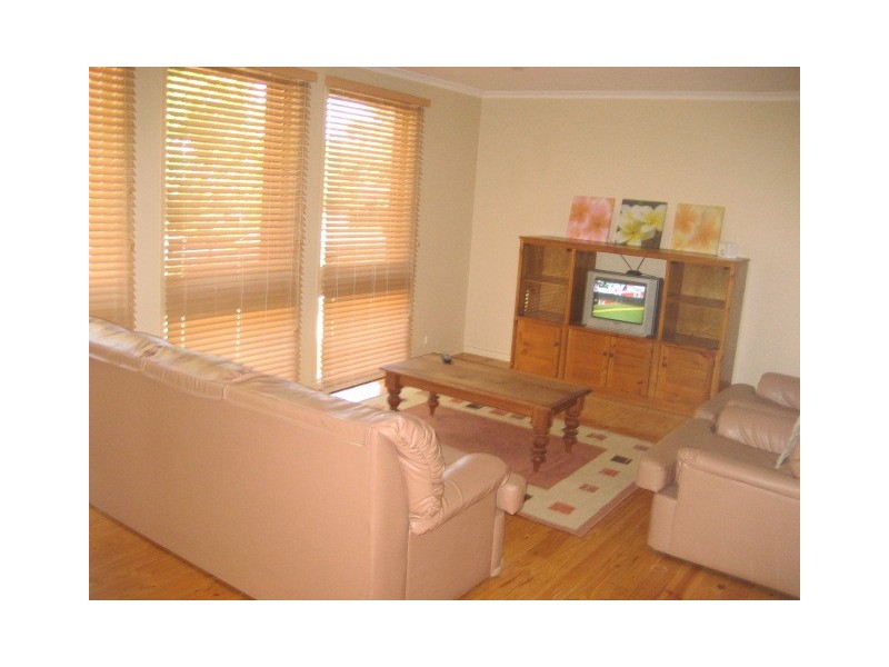 76 O’Loghlen Street, Latham ACT 2615