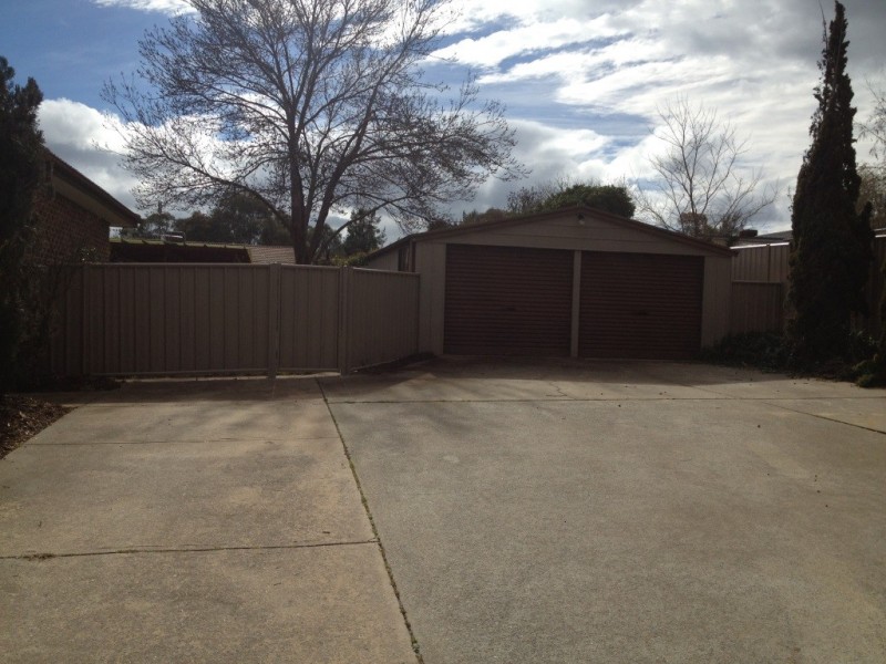 1 Herron Crescent, Latham ACT 2615