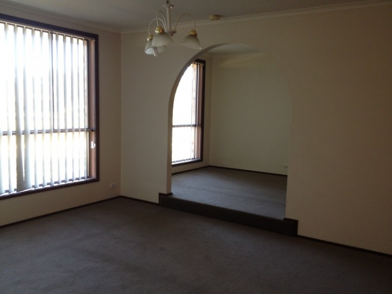 1 Herron Crescent, Latham ACT 2615