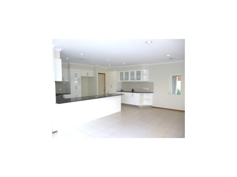 8 Simonetti Street, Dunlop ACT 2615