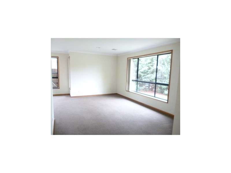 8 Simonetti Street, Dunlop ACT 2615