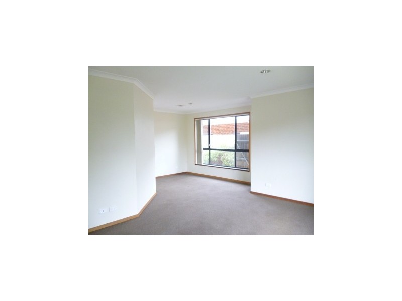 8 Simonetti Street, Dunlop ACT 2615