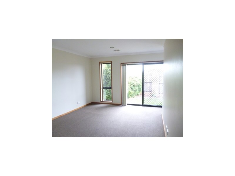 8 Simonetti Street, Dunlop ACT 2615