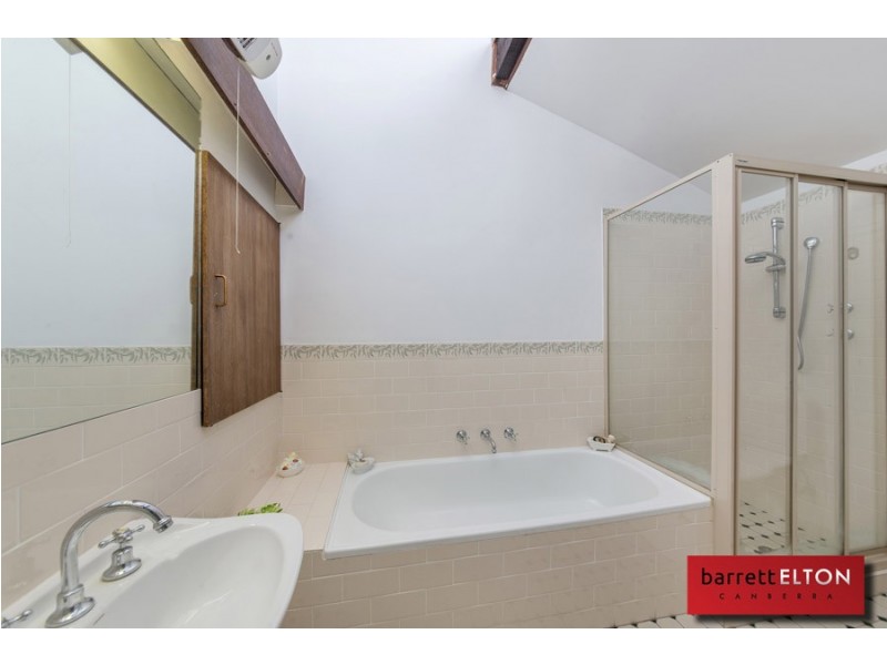 14 Solomon Crescent, Latham ACT 2615