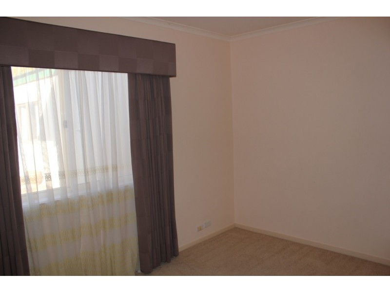 1/80 Bellchambers Crescent, Banks ACT 2906