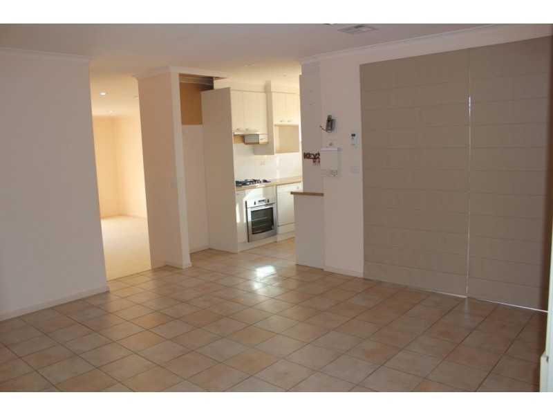 1/80 Bellchambers Crescent, Banks ACT 2906