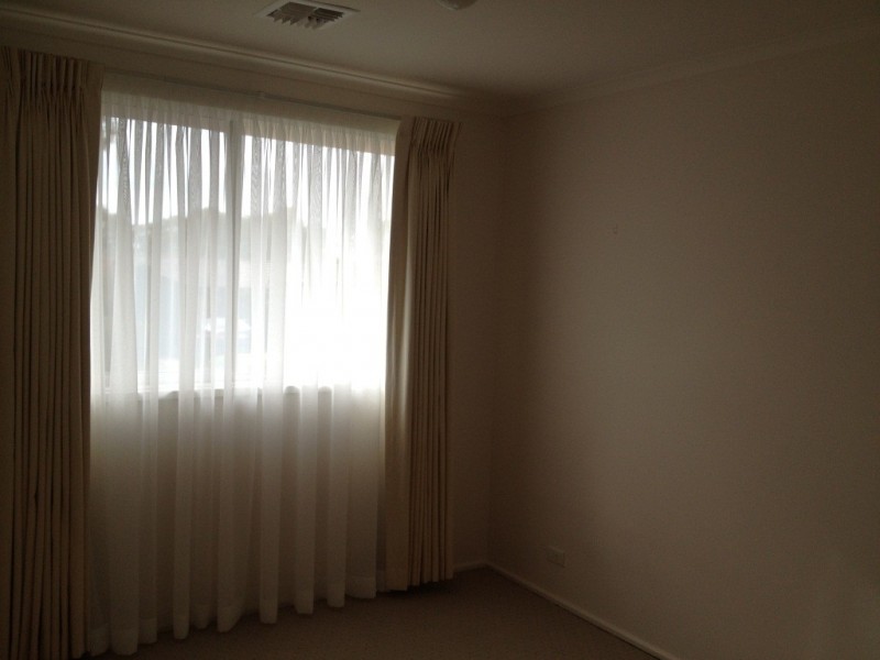 8 Scobie Place, Holt ACT 2615