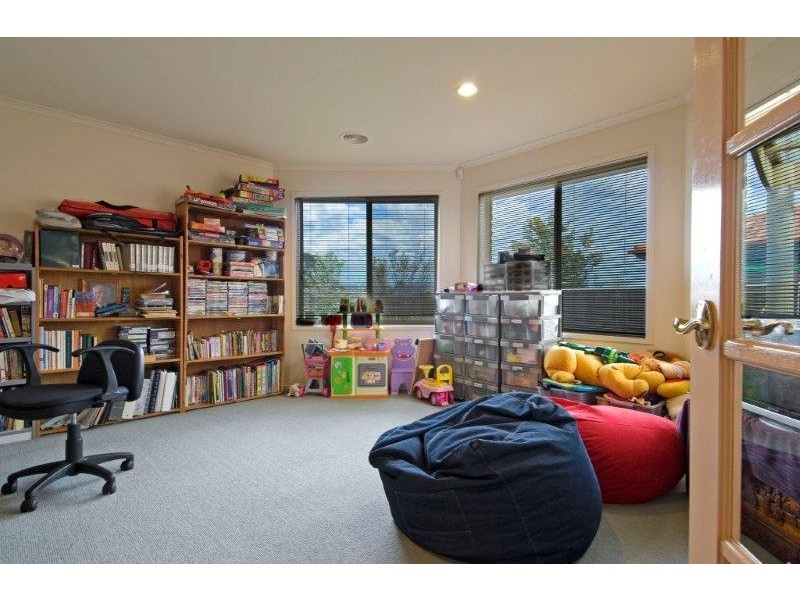 18 Ikara Close, Dunlop ACT 2615