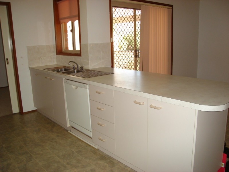 8 Minnett Close, Gordon ACT 2906