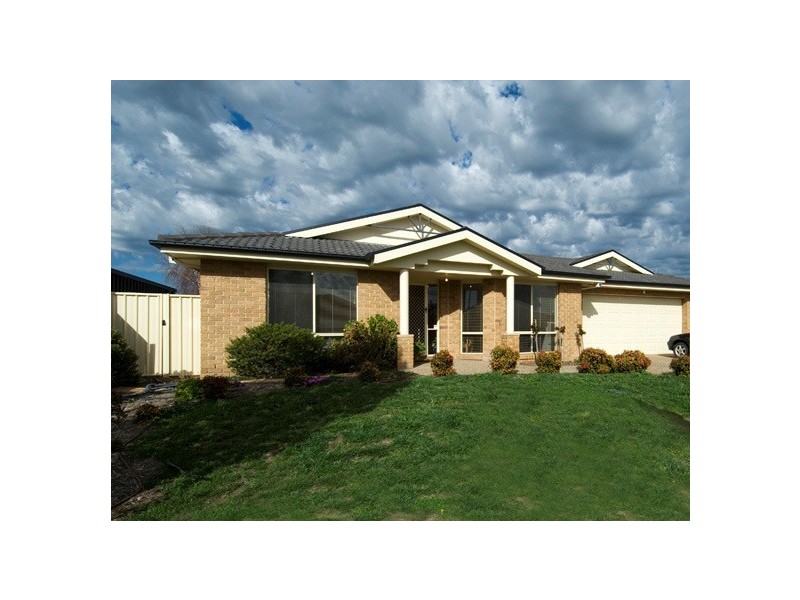 18 Ikara Close, Dunlop ACT 2615