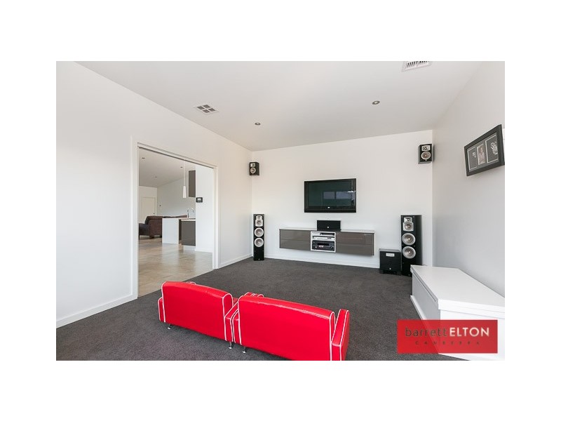 6 Kevin Curtis Crescent, Casey ACT 2913