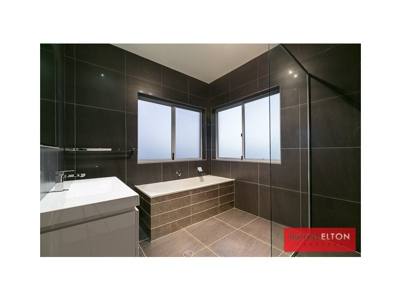 6 Kevin Curtis Crescent, Casey ACT 2913