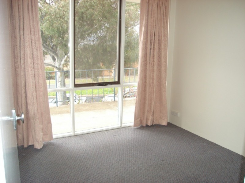 12/92 Hodgson Crescent, Pearce ACT 2607