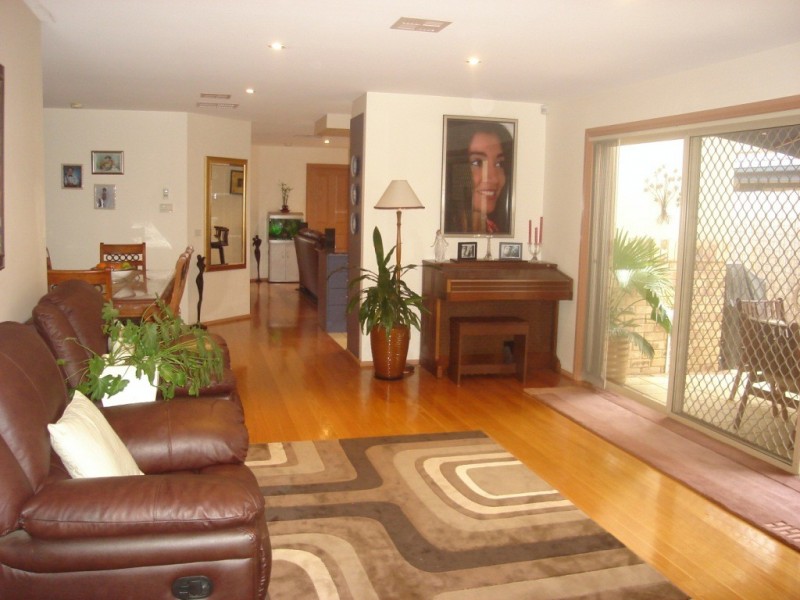 55 Bluestone Gardens, Jerrabomberra NSW 2619