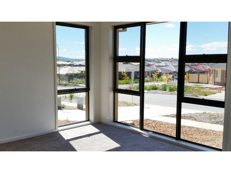 131 Macfarlane Burnet Avenue, Macgregor ACT 2615