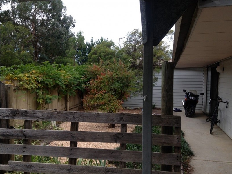 27B Cossington Smith Crescent, Lyneham ACT 2602