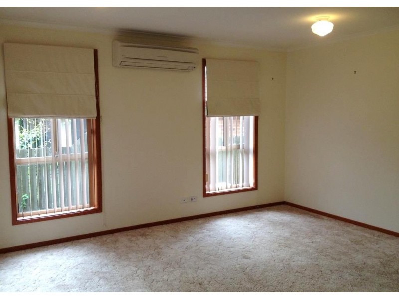 54 Britten Jones Drive, Holt ACT 2615