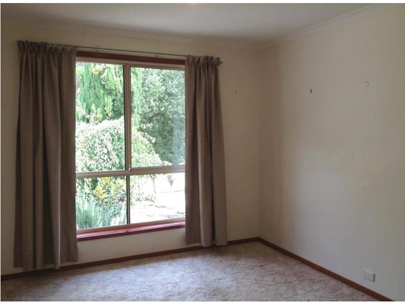 54 Britten Jones Drive, Holt ACT 2615