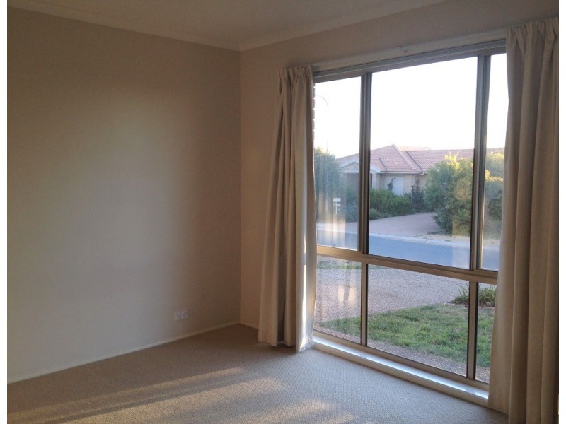 36 Bedourie Street, Dunlop ACT 2615