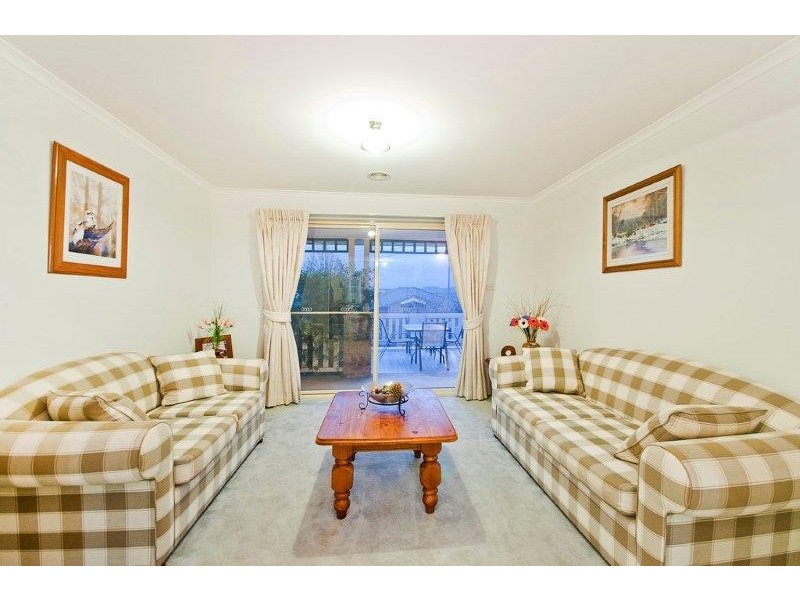 2 Buckmaster Crescent, Dunlop ACT 2615