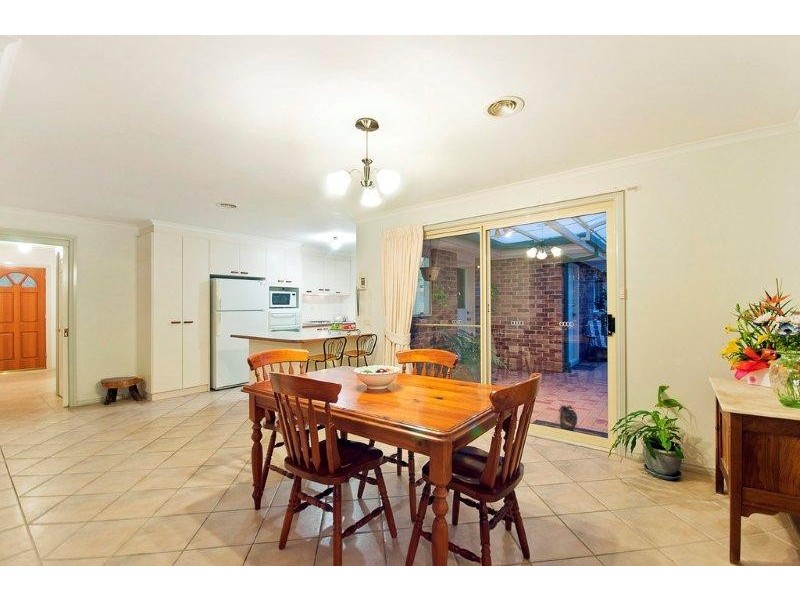 2 Buckmaster Crescent, Dunlop ACT 2615