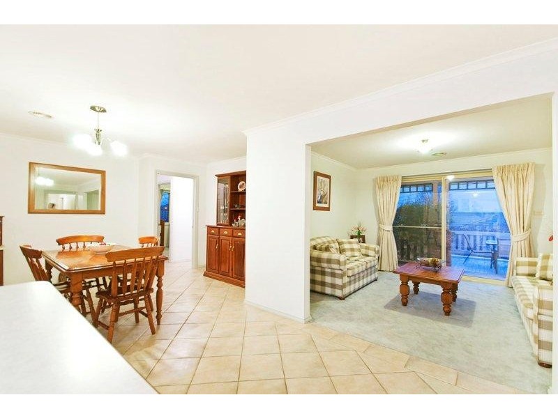 2 Buckmaster Crescent, Dunlop ACT 2615