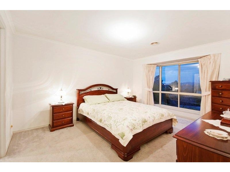 2 Buckmaster Crescent, Dunlop ACT 2615