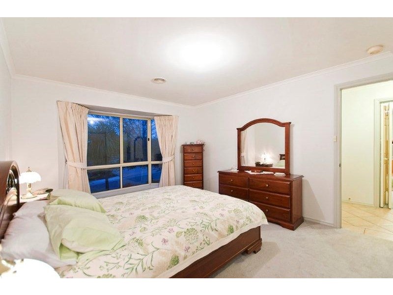 2 Buckmaster Crescent, Dunlop ACT 2615