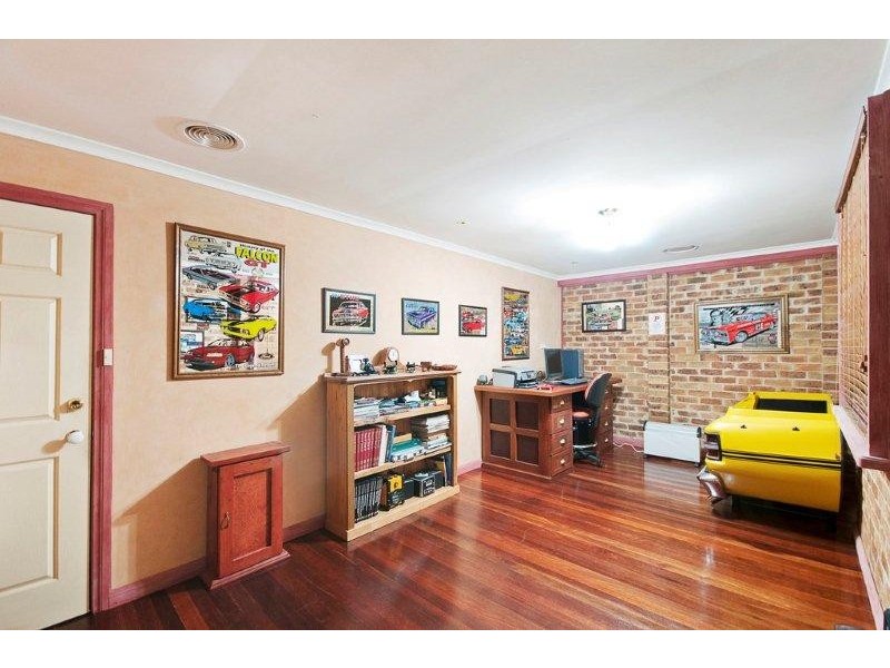 2 Buckmaster Crescent, Dunlop ACT 2615