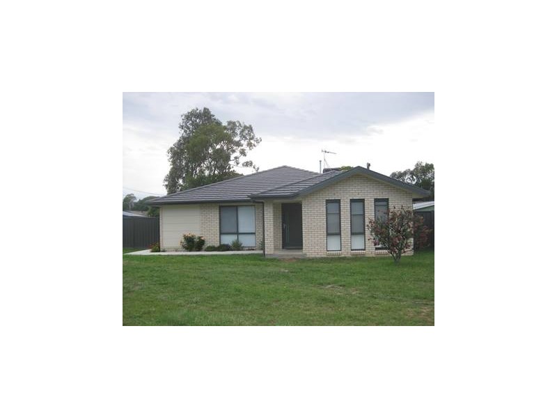 4 Sims Place, Kambah ACT 2902
