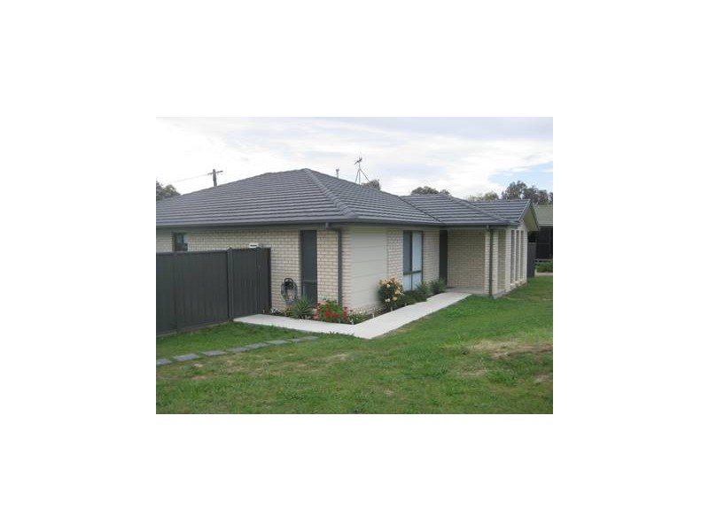 4 Sims Place, Kambah ACT 2902