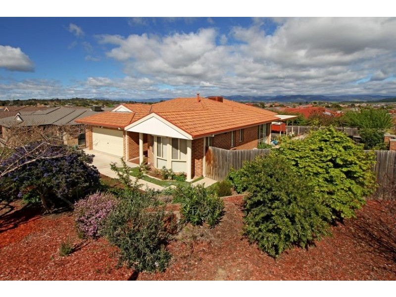 2 Tarrant Crescent, Dunlop ACT 2615