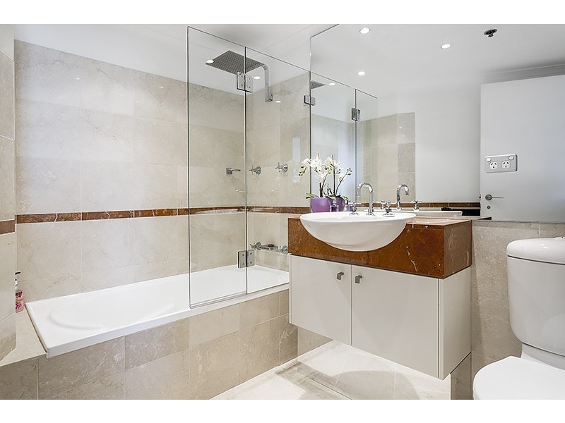 2402/1 Kings Cross Road, Potts Point NSW 2011