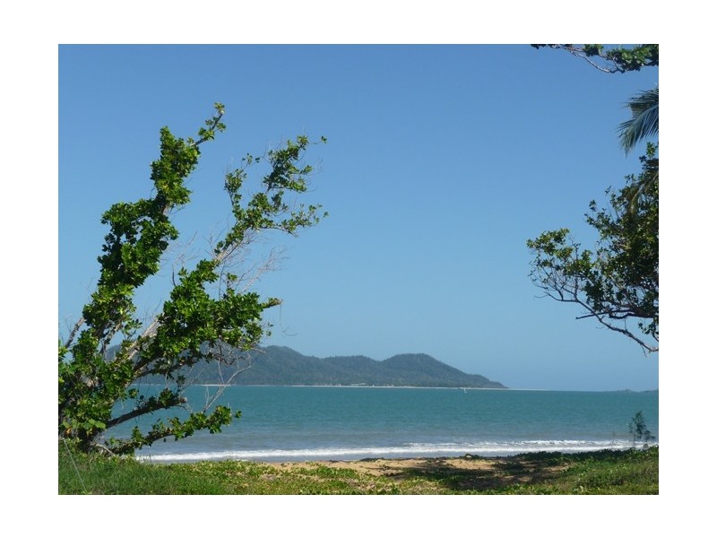 14 Shore Street, Wongaling Beach QLD 4852
