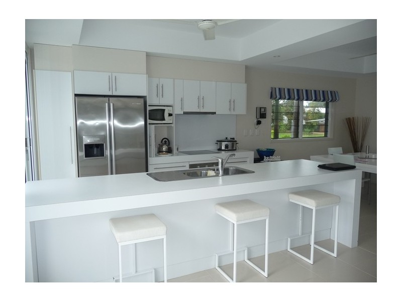 11 Southward Street, Mission Beach QLD 4852