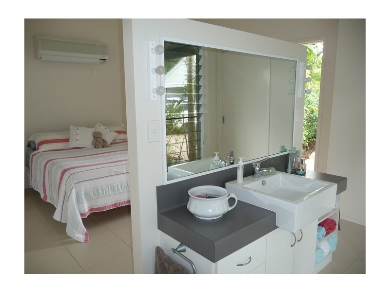 11 Southward Street, Mission Beach QLD 4852