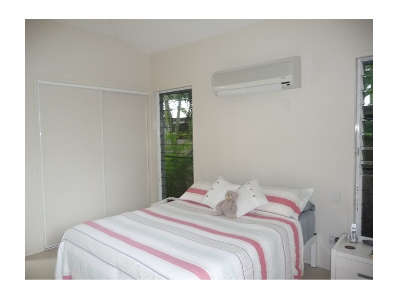 11 Southward Street, Mission Beach QLD 4852