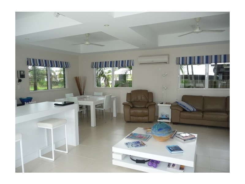 11 Southward Street, Mission Beach QLD 4852