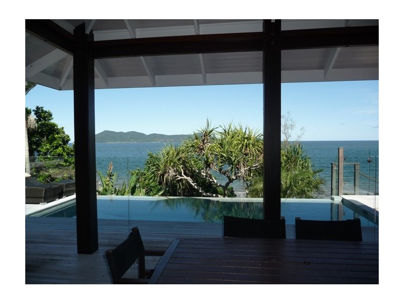 2,19 Mitchell Street, Mission Beach QLD 4852