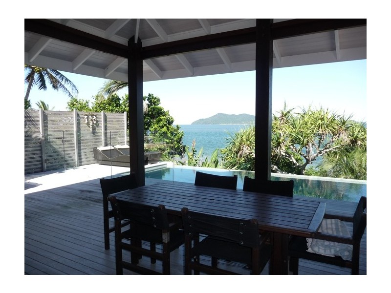 2,19 Mitchell Street, Mission Beach QLD 4852