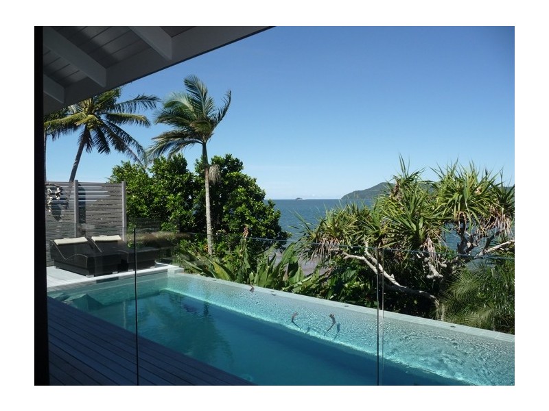 2,19 Mitchell Street, Mission Beach QLD 4852